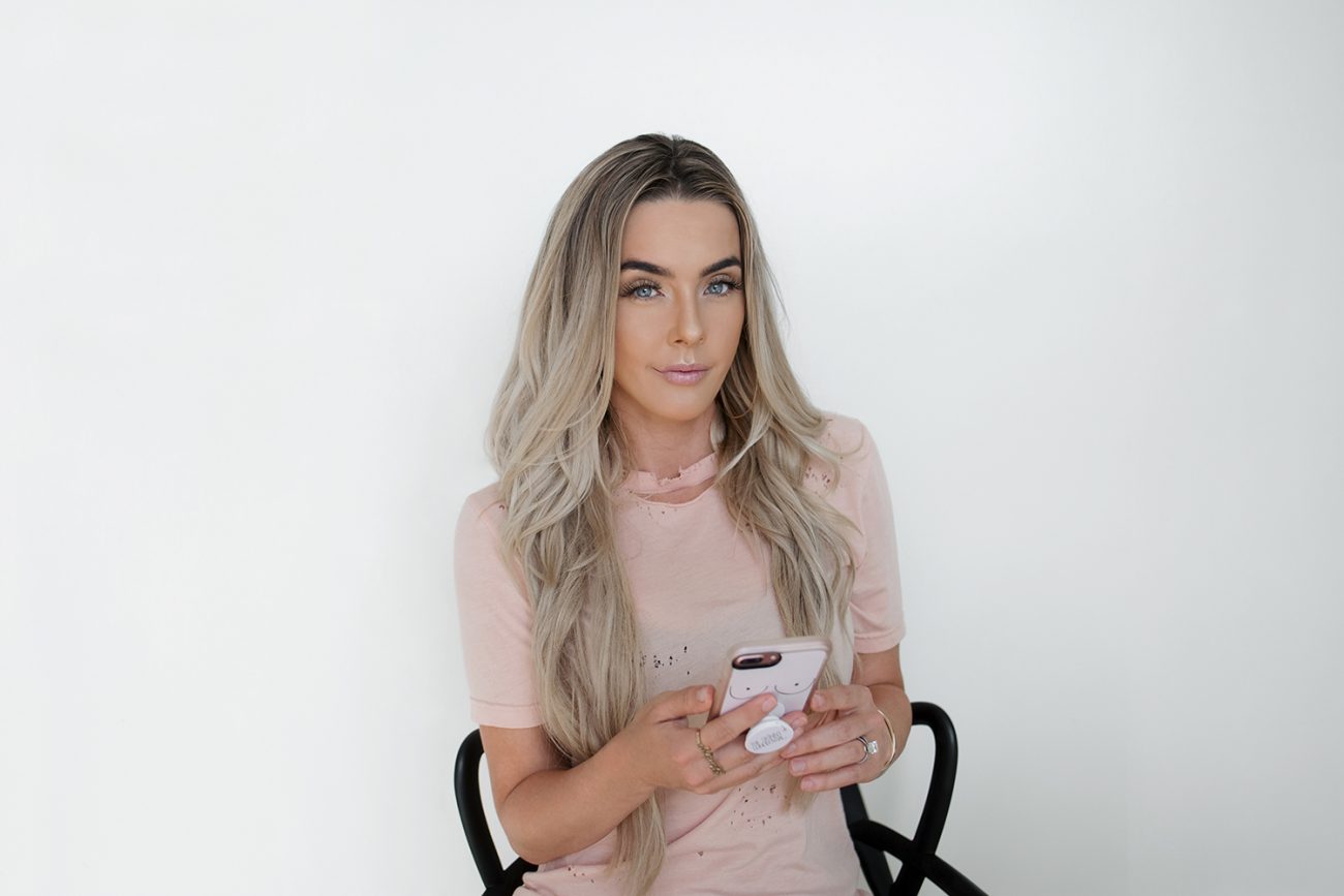 How To Be A Badass Blogger With Lauryn Evarts of The Skinny Confidential -  The Newsette